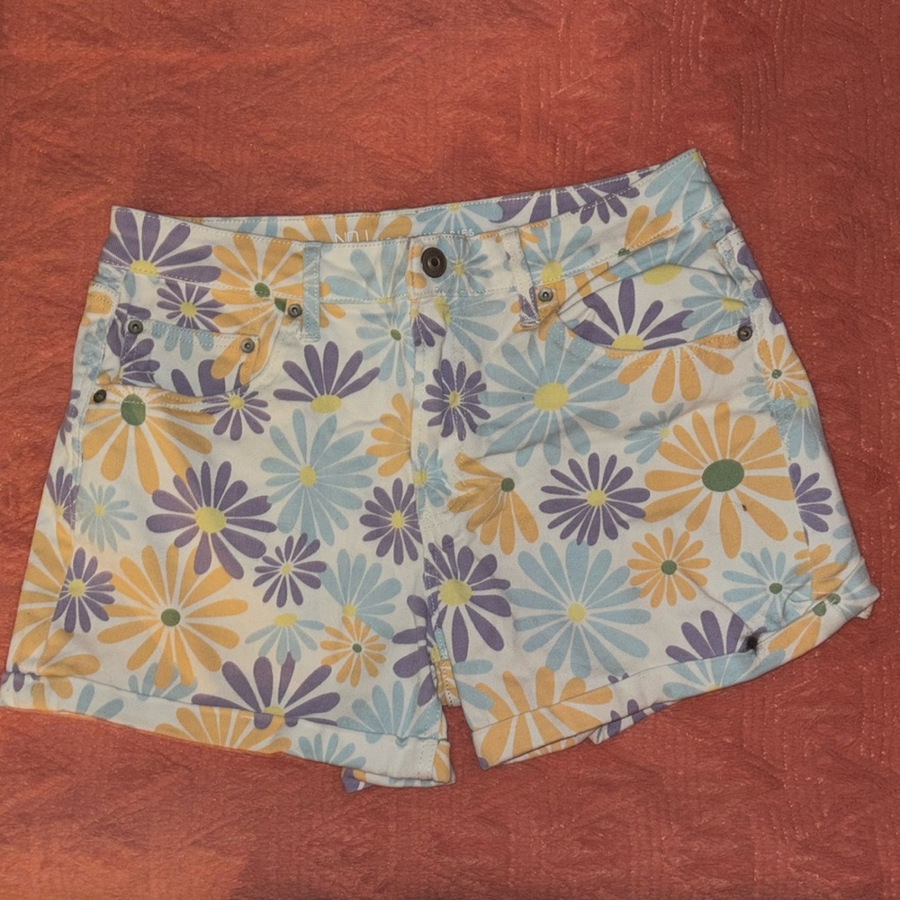 No Boundaries Flower-Print Jean Shorts